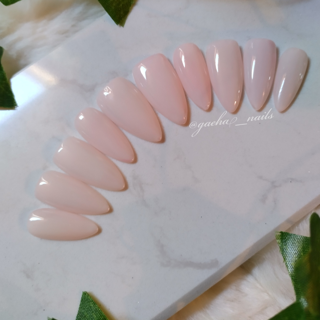 Solid Colour Soft Pink Press On Nails - Medium - Stiletto