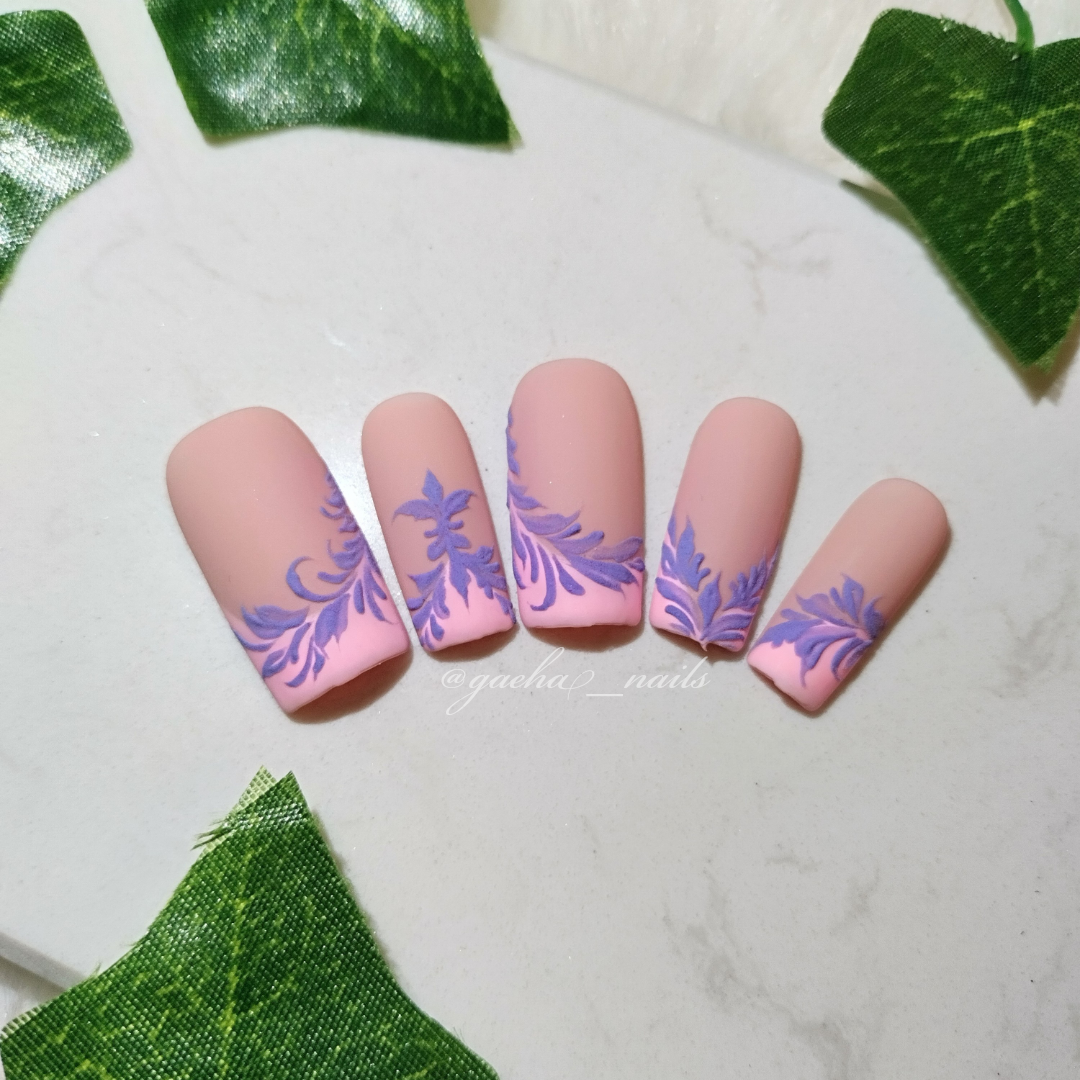 Swirly Floral French - Press On Nails