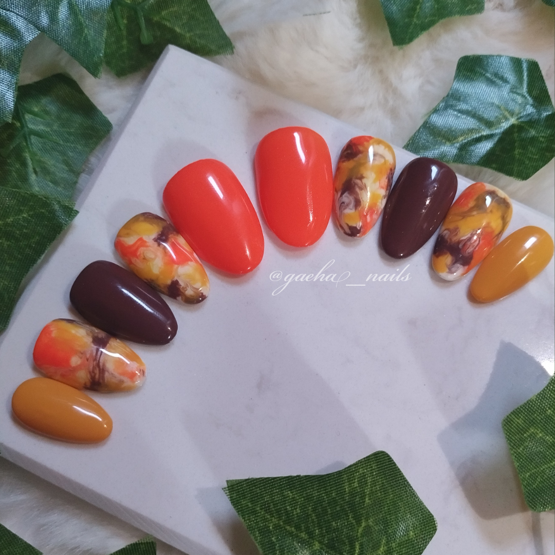 Marbly Autumn Press On Nails - Short - Round